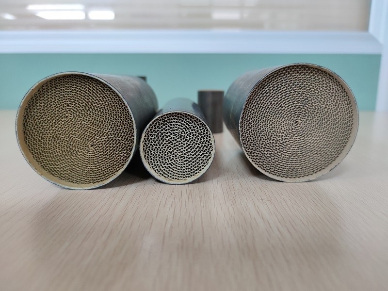Three Way Motorcycle Exhaust Catalytic Converter Pt Pd Rh